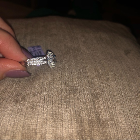 Ladies NWOT CZ, sterling silver ring. - Picture 4 of 4